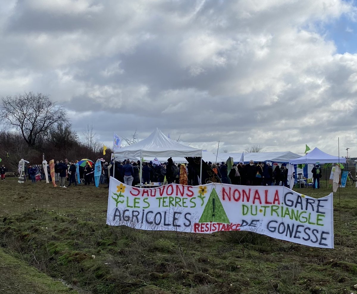 BenMonville's tweet photo. 70% de la surface terrestre émergée et non gelée est occupée par les humains: cesser l’urbanisation et restaurer les sols est une nécessité le "zéro artificialisation" commence en sanctuarisant les terres du triangle de #Gonesse et en réalisant le projet #Carma @Alternative_IDF https://t.co/YrreYNwOOs