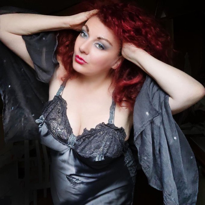 Ciao miei carissimi fans vi auguro una buona serata. https://t.co/ELmgJF8UPN<a href="/tag/newprofilepic"class="tags"><span>#newprofilepic</span></a>