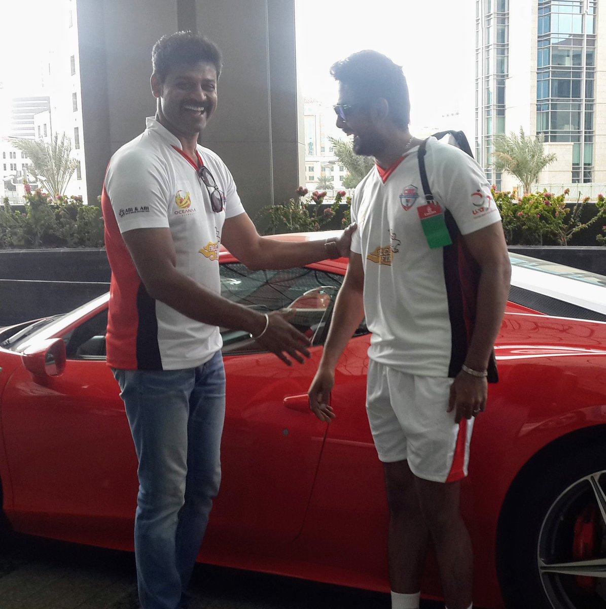 premkumaractor's tweet photo. Congrsts bro #AariArjunan #AariBB4TitleWinner #bigbosstamil4 #WINNER U deserve it 💪💪💪💪 great beginning in 2021. Innimel ellam vetriye👍 God bless 🙏  @vijaytelevision https://t.co/QCyrrHMHwa
