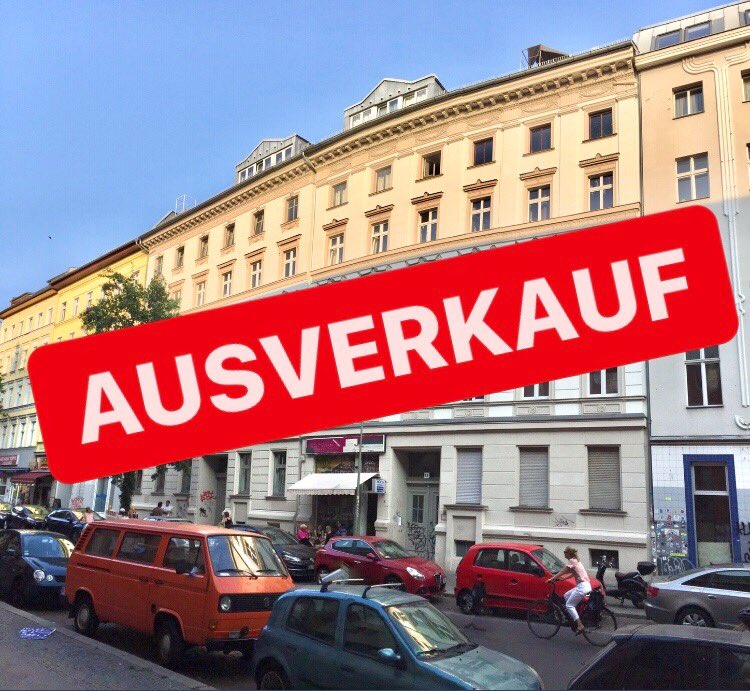 Mariannenstr33's tweet photo. Unser Haus soll verkauft werden. Unsere Hausgemeinschaft ist bedroht von #Eigenbedarfskündigungen. Wir sind hier geboren, zugezogen, aufgewachsen und wachsen hier auf, zum Teil in 3. Generation #WirBleibenAlle #Marianne33bleibt #MietenWahnsinn #Berlin https://t.co/9PoZzAb8Sx