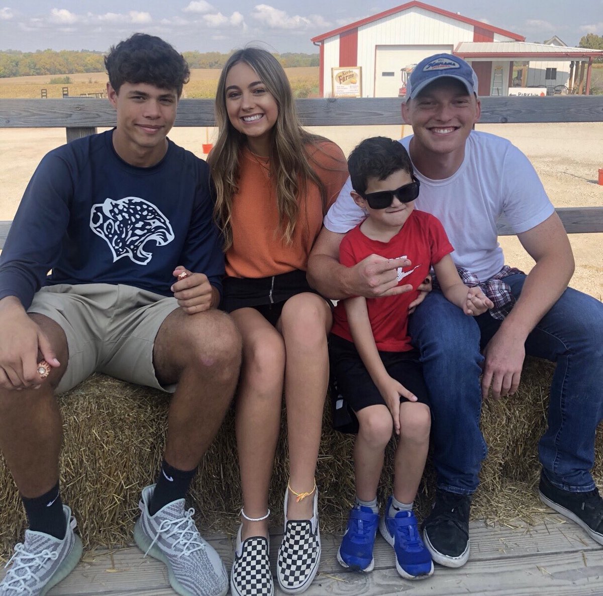 TBruce_'s tweet photo. Happy birthday to my beautiful sister @_tayyy_alexis_ ! https://t.co/ucfPTDDkqR