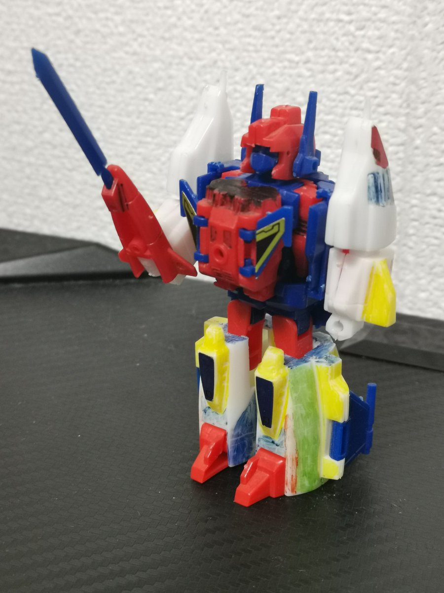 スターセイバー。派手に塗られてしまってますが、パーツはなかなか揃ってる感じ。手持ち銃以外あるかな？