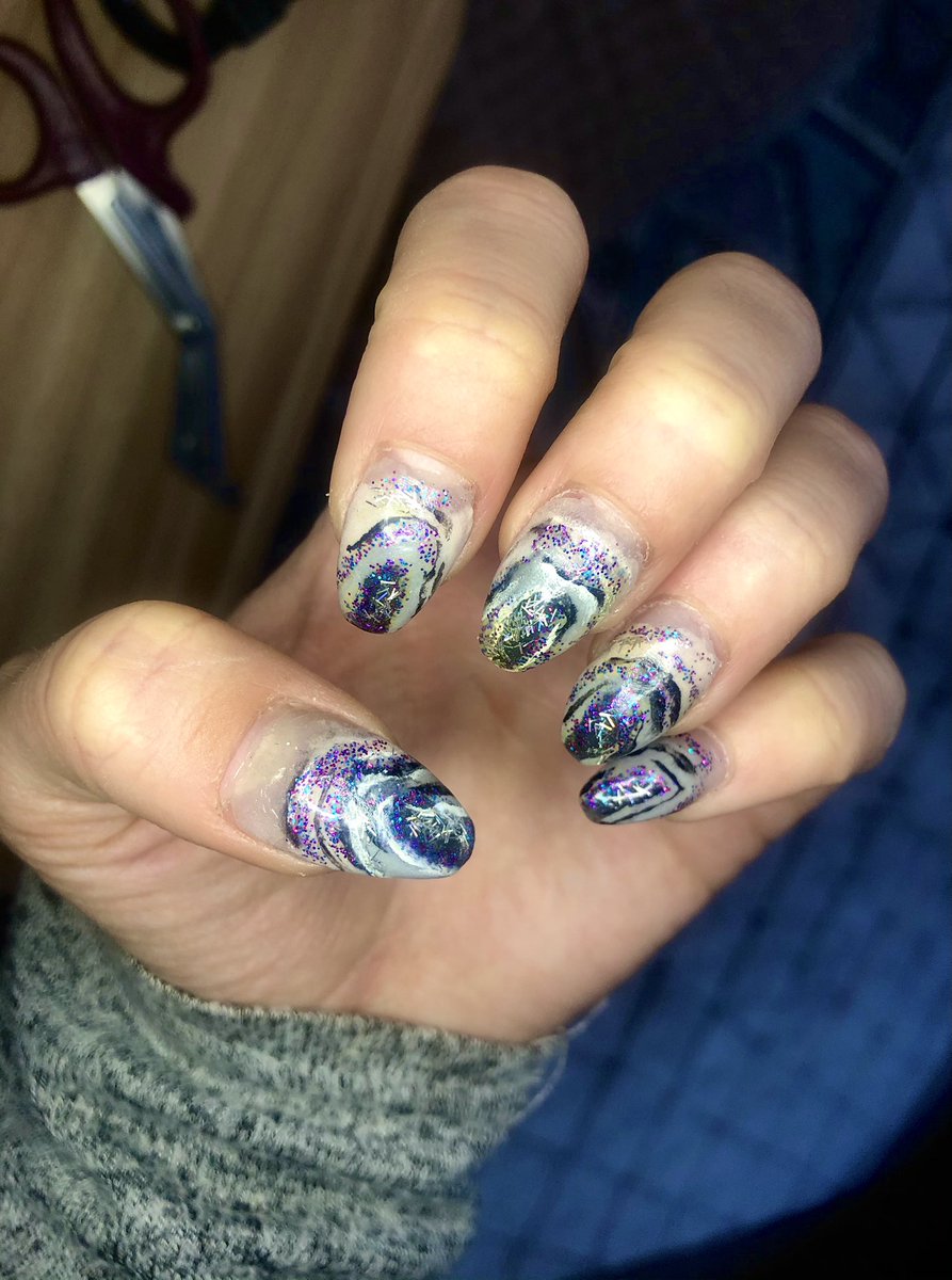 ModHollyNicole's tweet photo. Funky, geode sketch nails until tour this weekend. Then it’ll be time for nudes or a French, maybe black. 💅🏼
#naildip #geodenails #nails #nailboo #nailart https://t.co/MU3NoJtyvH