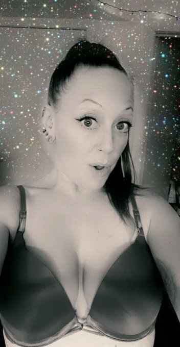 Guess what? I moved *fucking* again! Bear with me on the lack of content, I'll make it up to you! 😘😘<a href="/tag/mytwitteranniversary"class="tags"><span>#mytwitteranniversary</span></a>