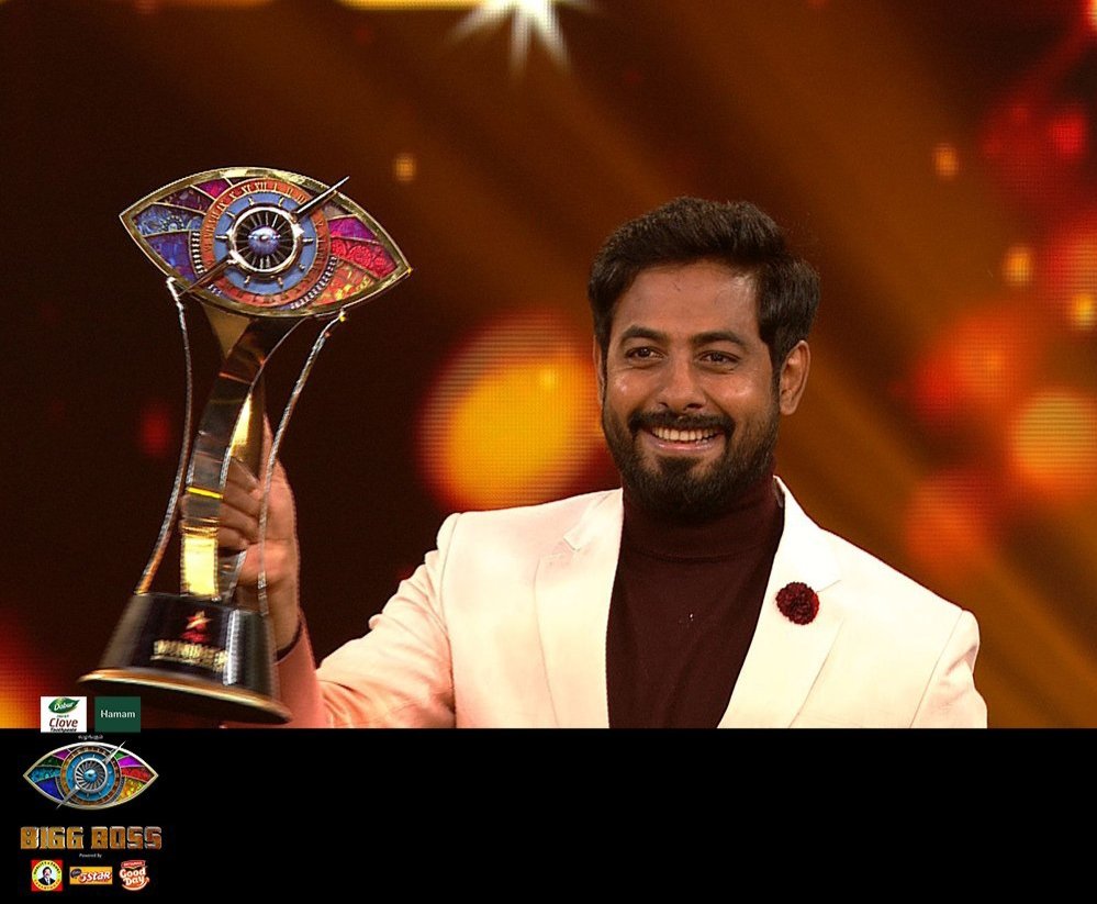 pradeep27294's tweet photo. “ வாய்மையே வெல்லும் ” 🔥🔥 🔥- #AariArjunan 🔥🔥🔥

#KamalHaasan 🔥
#BiggBossTamil #bigbosstamil4 #BigBoss4Tamil #BiggBossTamil4 #BiggBossTamil #AariArmy #AariMadeHistory #AariBB4TitleWinner #AariBB4TitleWinner #AariMadeHistory #AariArmy #AariMadeHistory #AariBB4TitleWinner https://t.co/ElK2Hl8odp