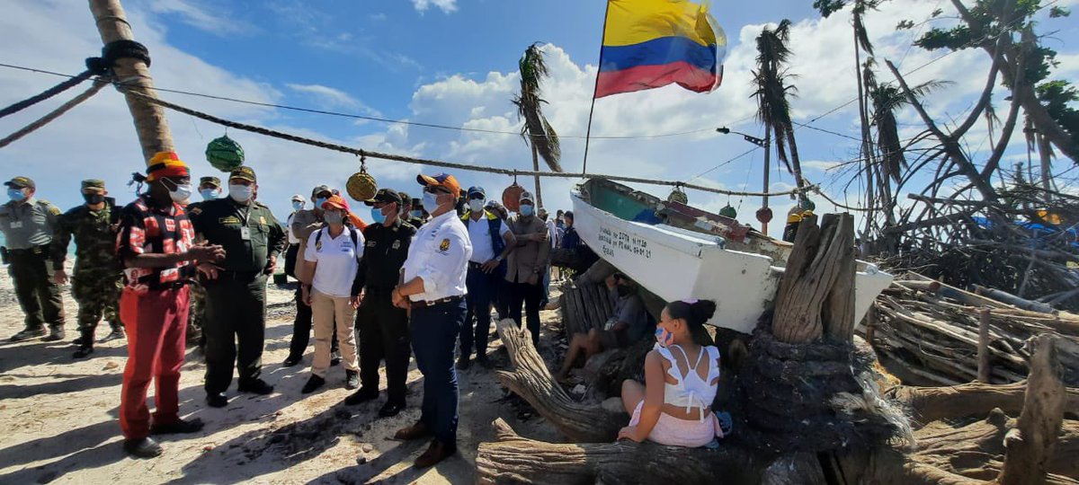 UNGRD's tweet photo. #EnProvidencia| Pdte. @IvanDuque, @gerenciasai, @MinAmbienteCo y @UNGRD, realizan monitoreo de erosión costera y estado de playas  
en #Manzanillo para seguir trabajando en la recuperación de la bioeconomía y reactivación del sector turismo en la isla  #UnidosPorElArchipiélago. https://t.co/cEpi16LMRA