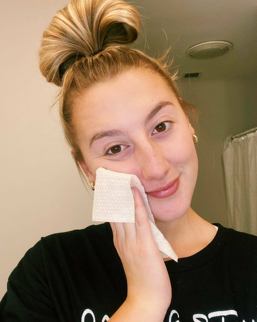 A perfect addition to you self-care Sunday: a calming face wipe☺️ instagr.am/p/CKKFua0lbfX/