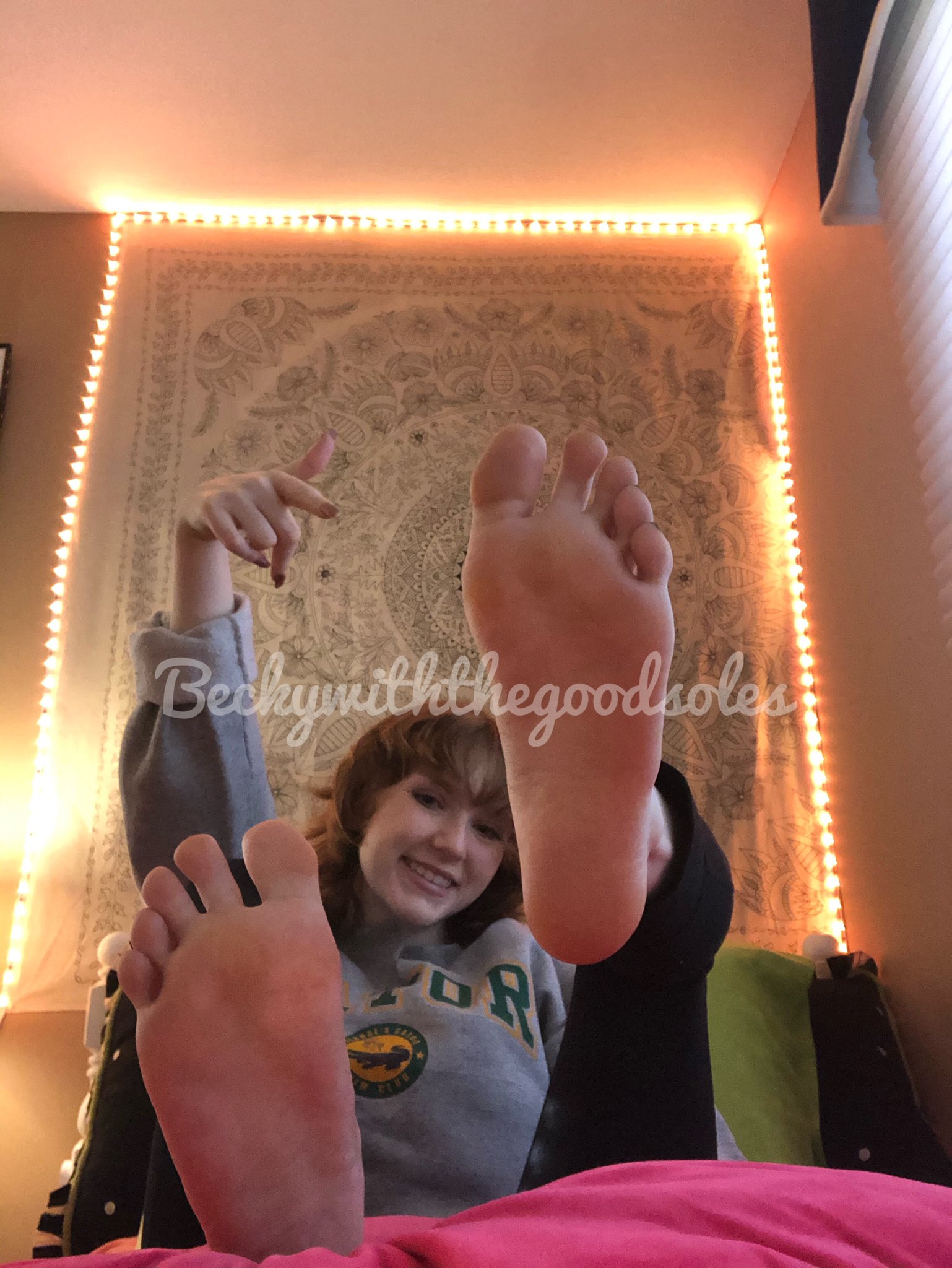 Becky on Twitter "SUB TO MY ONLYFANS 👣 sock removal vids 👣 private chatting 👣 oily feet vids 👣