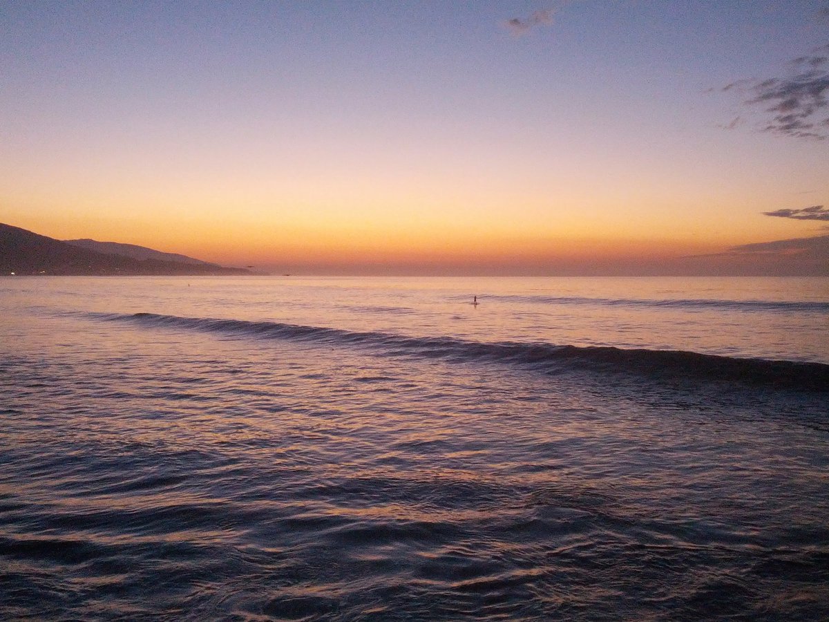 MalibuDivers's tweet photo. #divereport #malibu. Beautiful day in the Bu. Mild N wind, building thru Tuesday. Viz poor, 2-5'. Malibu 1-2, Zuma, County 2-3. Flat Tues-Thurs, builds again next weekend. Be safe, have fun. https://t.co/Yk0SrlFPWV