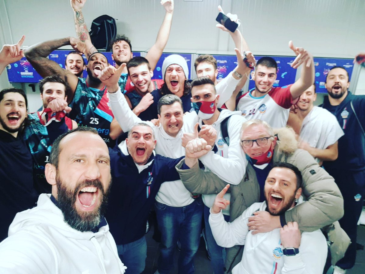 npcrieti's tweet photo. Una vittoria da leoni 🎉🎉
@napoli_basket
Vs @npcrieti 77-80
@LNPSOCIAL
#KienergiaRieti #NpcRieti #Dajemo #PerAmorediUnaCittà #SerieA2OldWildWest https://t.co/tm9GA9WEQl