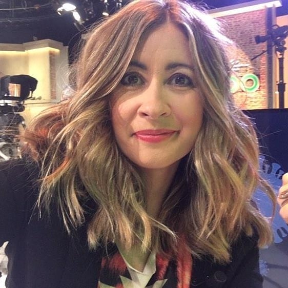 Vuelve SELFIE FAMOUS y también vuelve al programa de #LiarlaPardo de <a href="/laSextaTV/">laSexta</a> la guapísima y extraordinaria periodista asturiana INÉS PAZ <a href="/inespaztv/">Inés Paz</a> q se alegra de nuestra vuelta a las redes sociales con un fantástico selfie desde el plató del programa👏♥️.
Muchísimas gracias😘