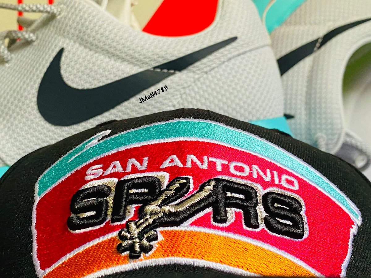 Stealth783's tweet photo. #KoTD #Calypso #VintageKicks #YourSneakersAreDope #RosheRun #WDYWT #TodaysKicks #Nike #GOAT #KicksOfTheDay #PositiveVibes #TeamRoshe #ShoesSoFresh #GoSpursGo #NewEra #SpursNation https://t.co/LDaZ04rv7t