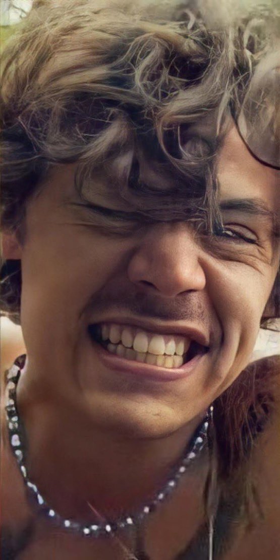 hstylespics's tweet photo. .   harry styles              harry styles 
         then                           now https://t.co/btZMn0wtTI