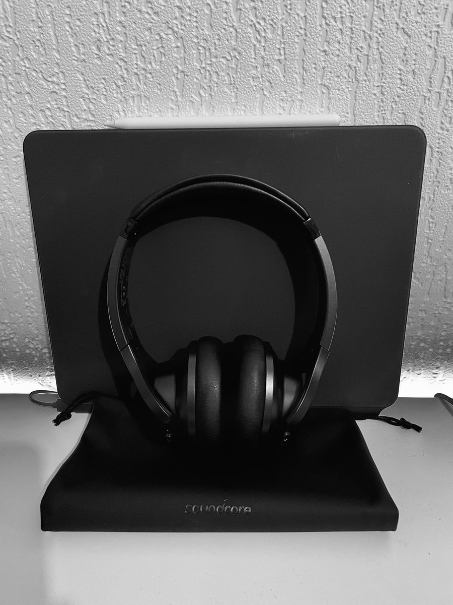 SimonRReed's tweet photo. @soundcoreaudio @AnkerOfficial just got my Q20s. They sound fantastic and feel great. 👍🏻👍🏻 https://t.co/PnbInjGYmL