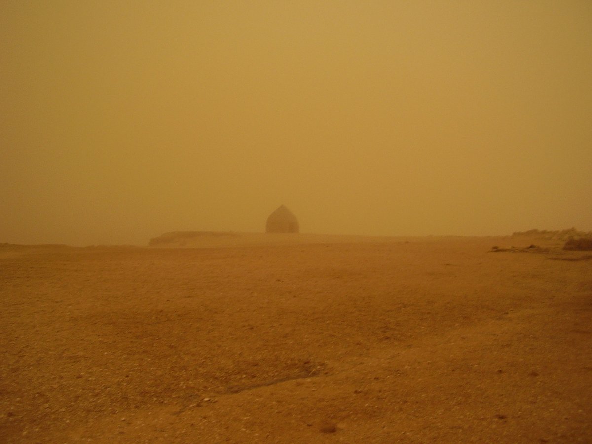 I miss travelling (23): sandstorm on Kamaran island, off the coast of western Yemen in the Red Sea: before, during, after, and the beach, one of the nicest I've ever seen, on the day after.