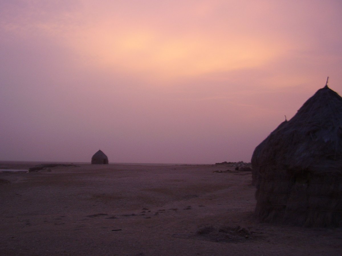 I miss travelling (23): sandstorm on Kamaran island, off the coast of western Yemen in the Red Sea: before, during, after, and the beach, one of the nicest I've ever seen, on the day after.