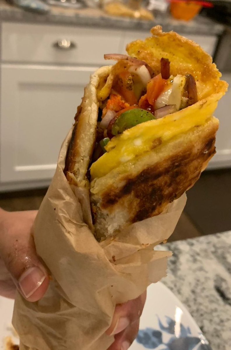 BiteByByte_'s tweet photo. #bitebybyte celebrates the 4th wedding anniversary of @snehasingh31 and @arkoprovo by featuring egg chicken roll from their #kitchen. https://t.co/XsDNf4ZuAb