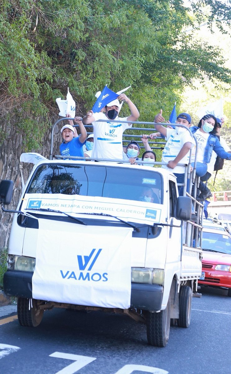 vamoselsalvador's tweet photo. VotaVamos: esta mañana pintamos San Salvador con los colores de VAMOS🚗🚙🚘.

👱‍♀️👱‍♂️👨‍🦱👨‍🦳👩‍🦳👨‍🦰Somos más los que queremos un mejor El Salvador 😎👊.

😎👊#VAMOSConTodo https://t.co/N0wxbIi1VD
