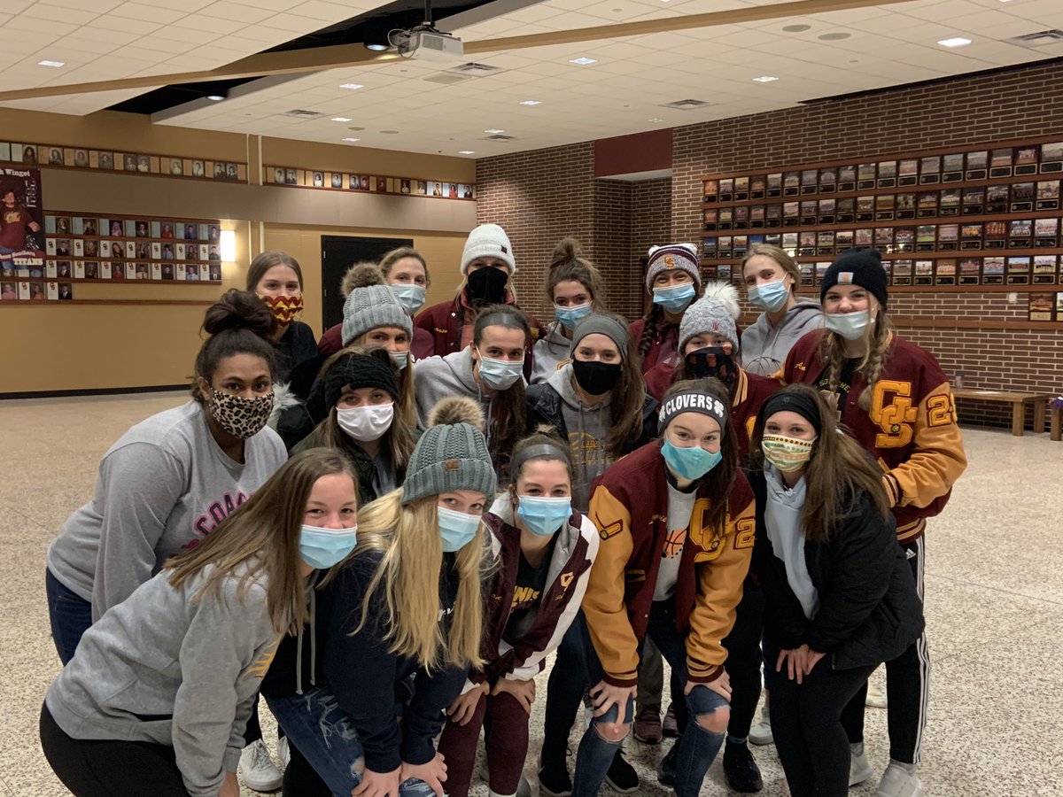 Thank you to everyone who came through our Drive-Thru Chicken Dinner today!! This group of girls were rock stars &amp; completely crushed it, serving around 330 meals today with very little waiting!! 
<a href="/GSTitans1/">Gibson Southern Titans</a> 
#itwasntthatcold 🥶🤪