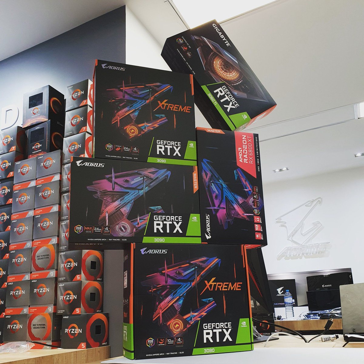 AORUS tweet media