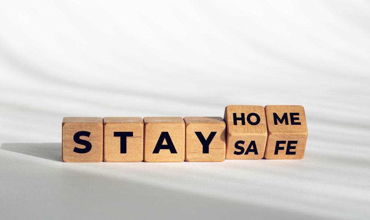 anabailaoTO's tweet photo. It's time to #StepUpAndStayHome, Toronto! #COVID19 continues to spread at an alarming rate & it's absolutely necessary to create greater barriers between us & the virus to protect ourselves, our loved ones & the capacity of our health system to care for those who need it most. https://t.co/5qZlLEhBtu