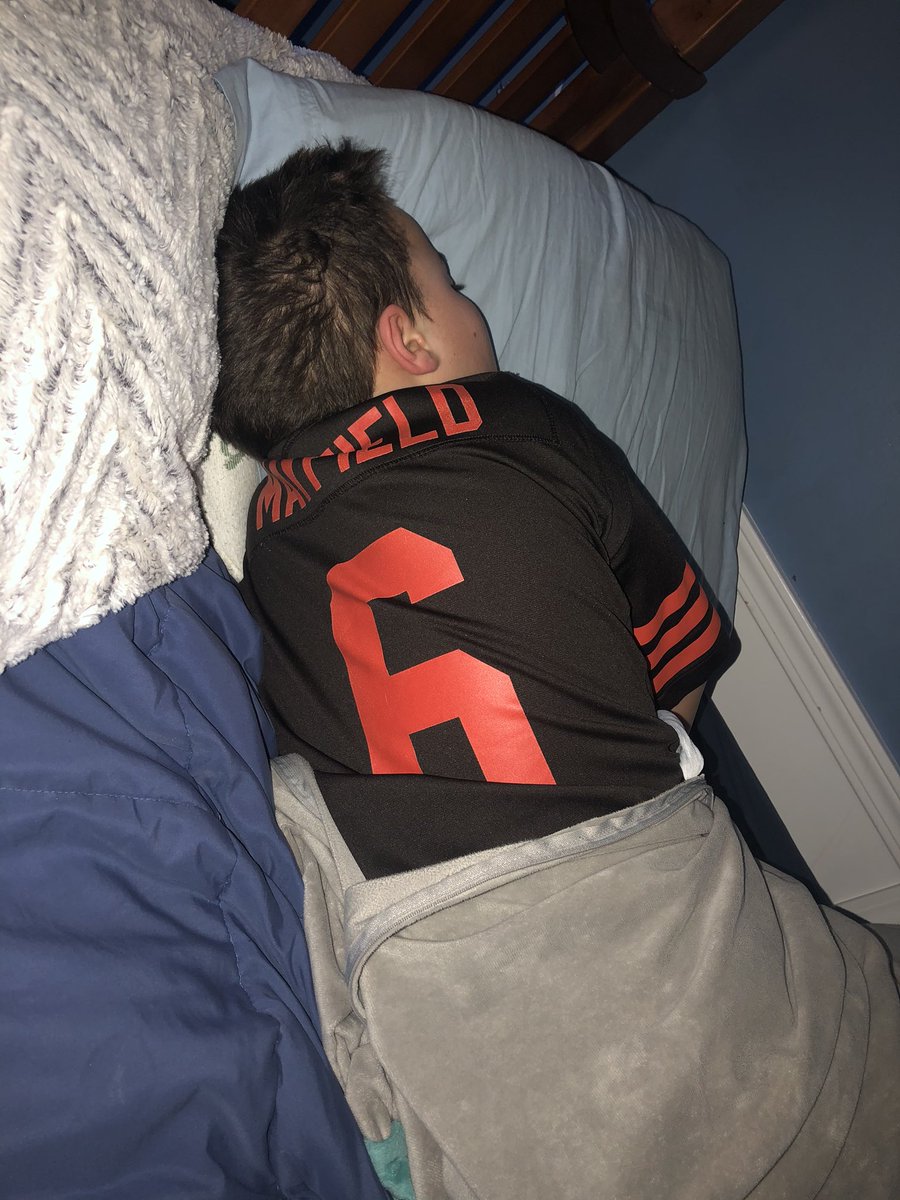 jdicelloiii's tweet photo. Son slept in his Baker jersey - dreaming of a victory. Let’s do this @Browns https://t.co/03H2LoNWXZ