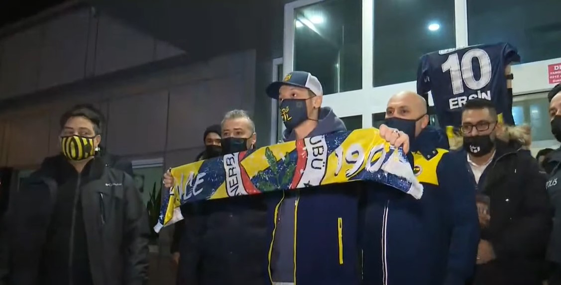 12numaraorg's tweet photo. KARŞINIZDA DÜNYA YILDIZIMIZ @MesutOzil1088 #WeHaveGotMesutOzil https://t.co/SfXjKRoDSe