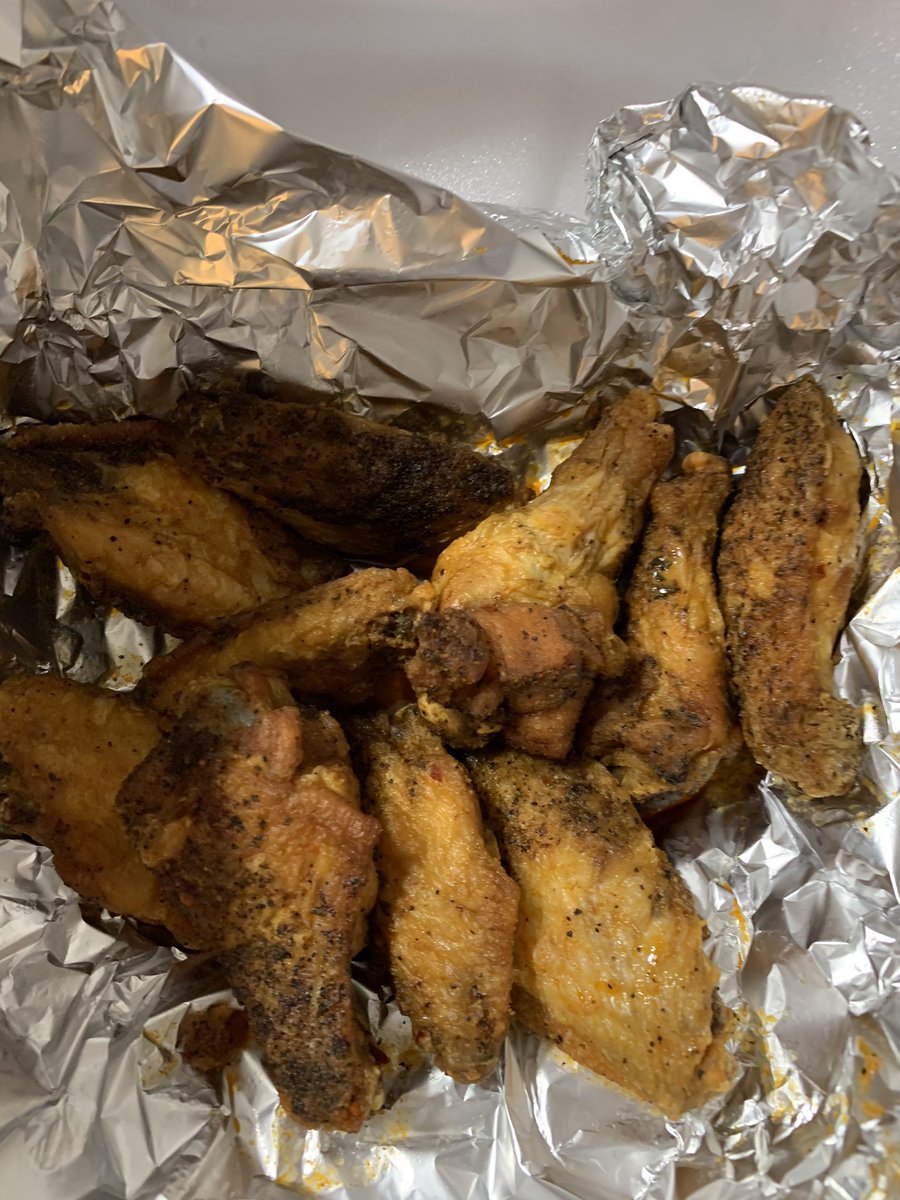 senoroukc's tweet photo. Football spread; Menudo, barbacoa, pizza, hot wings, tenders and fries. #AFCDivisionalGame #SundayBest https://t.co/WDTWzRtcOX