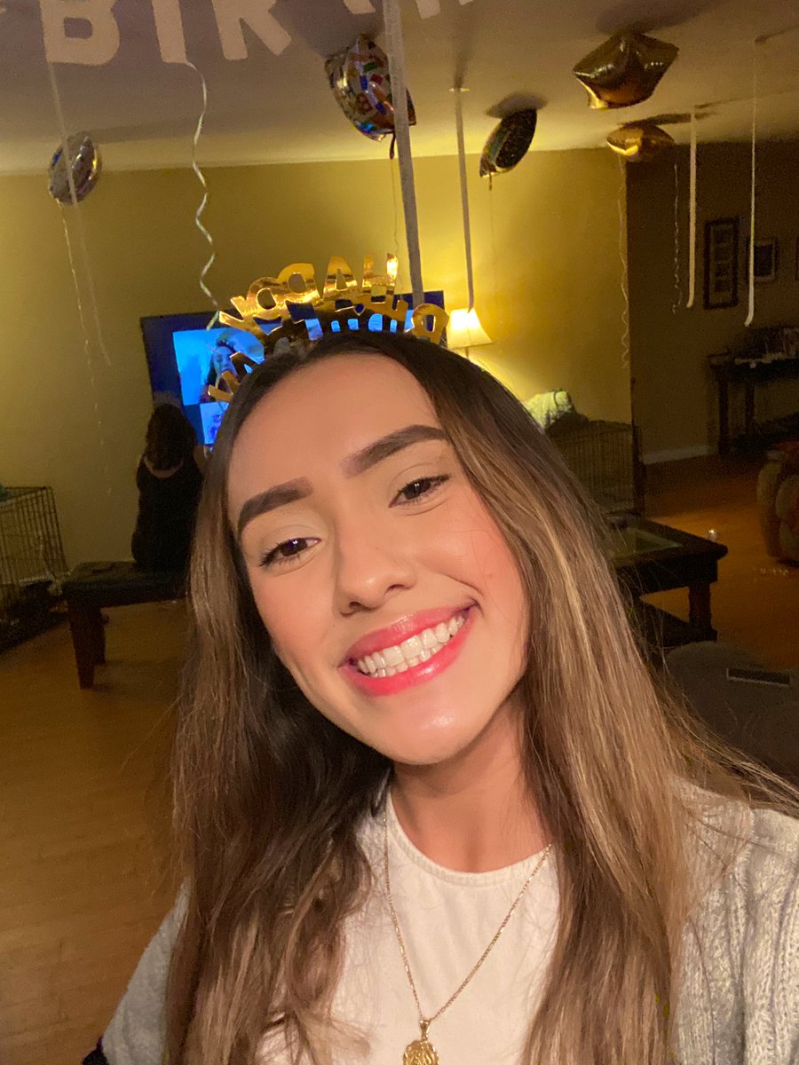 jazzyfea2's tweet photo. im feelin lovely 🤎🍾💸 https://t.co/MVb1tEm0He