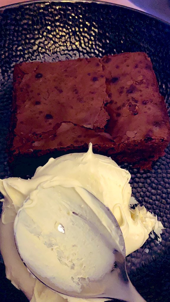 Nortonios's tweet photo. Choc brownie from @Jodiewalsh27 9.4/10 mega stuff. Melt in the mouth delicious. Lump of @Roddas_Cream clotted. Solid ending #Burfday #Winning https://t.co/mUY2PuGlYA