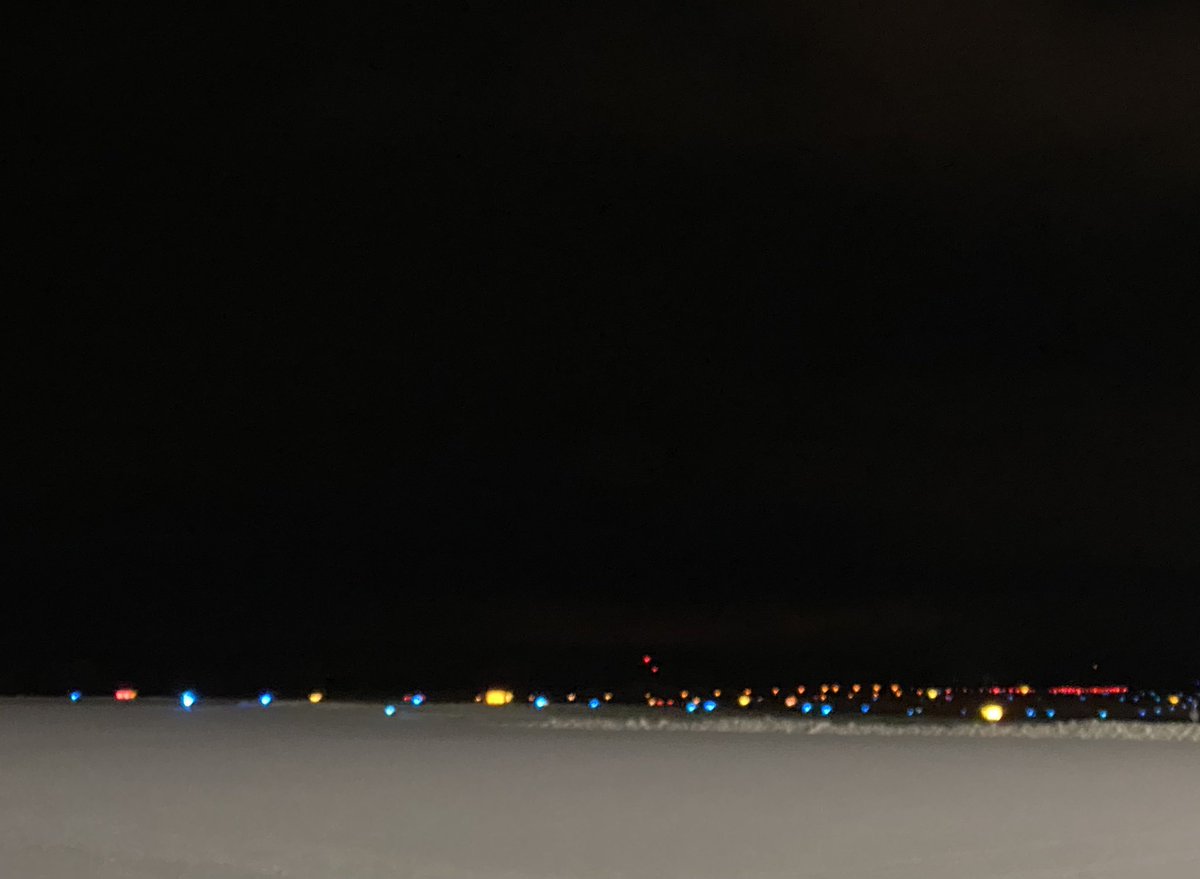 syvays's tweet photo. Taas matkaan w/@Finnair Myöhäinen iltalento Kuopiosta Helsinkiin on oikein näppärä. Aamulla virkeänä @sljy_fatca hallituksen kokoukseen. #kotimaanlennot #maakuntakentät #kuopio #efku #kuo #kuopionlentoasema #kuopioairport https://t.co/cvbCnudhNZ