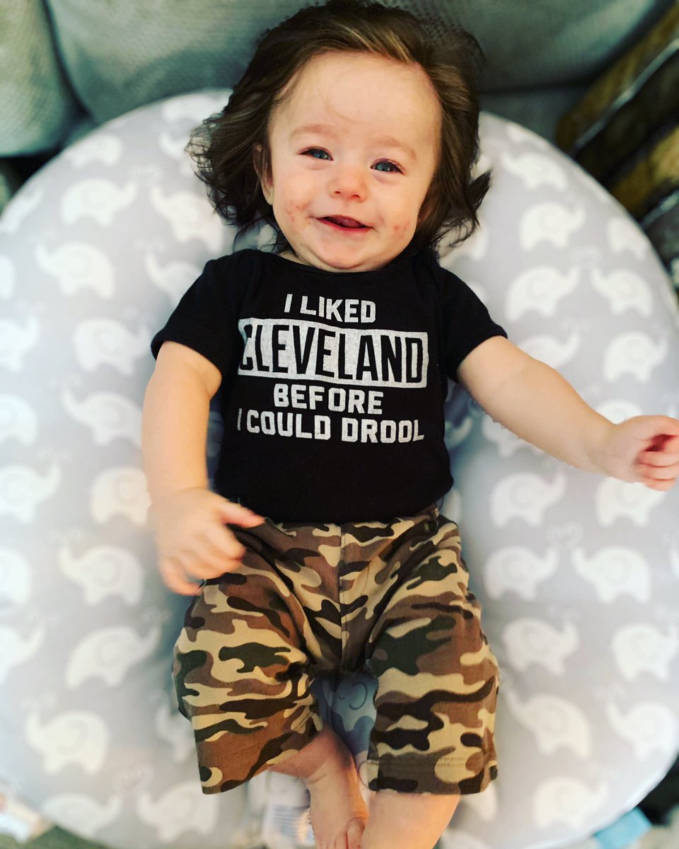 mama_manicotti's tweet photo. Easton says let’s do this Browns! Hoping for a win on his 6 month half birthday. 🧡🤎🏈 #eastondouglasd #timeflew #woofwoof #browns   @ Cleveland, Ohio @Browns https://t.co/Umq9EyDfvR