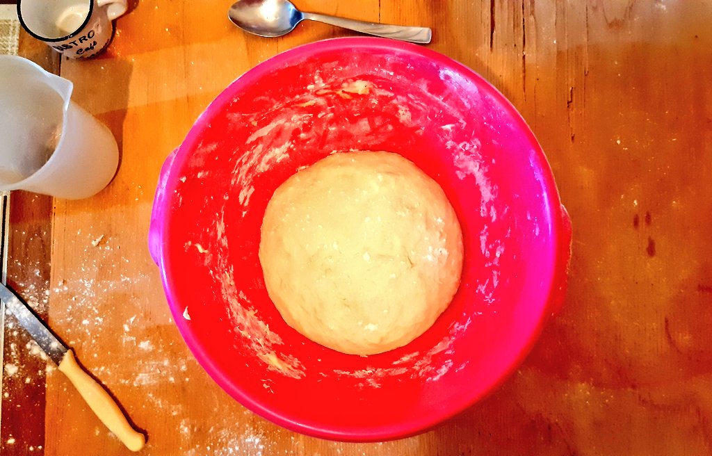 FAOWHOCodex's tweet photo. 👨🍳 | To celebrate #PizzaDay here is the recipe of pizza as prepares by #CodexAdmin.
Ingredients:
Flour 1.5
Water 1L
Salt 50g
Yeast 10g
Sugar 20g
Evo Oil 50g
Place the flour in a large bowl and add 1/2 of the yeast. Mix and then slowly add the water and the other ingredients. https://t.co/5VWP9afa50