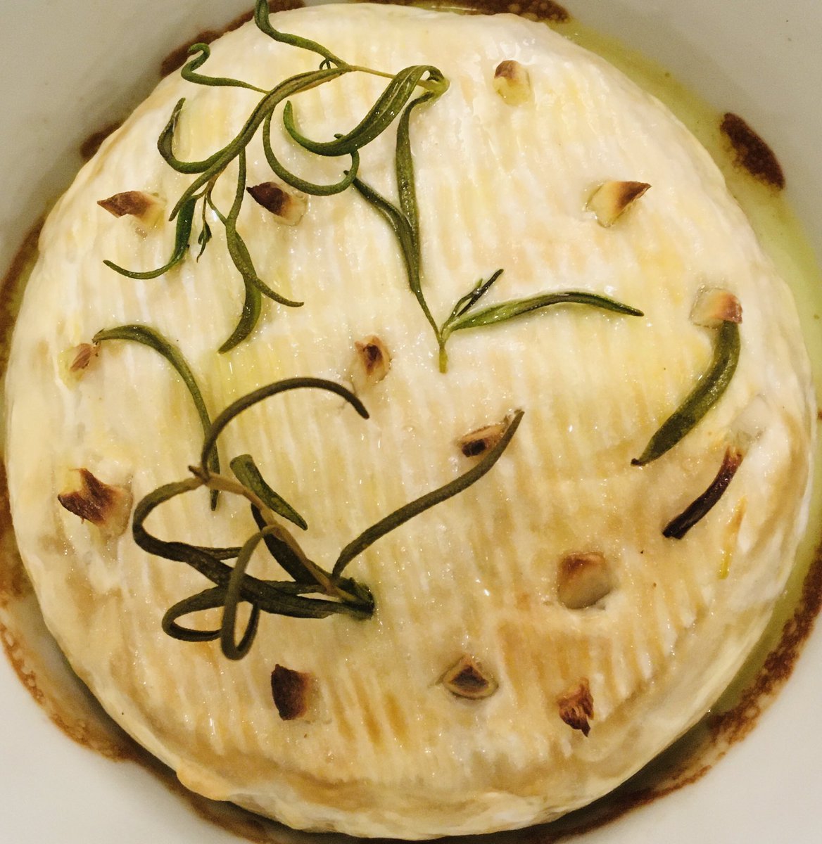 moulouanne's tweet photo. Mmmmmmmmmmmm! 😋💚🌱👏🏻Thank you @honestly_tasty !My family really enjoyed the #Shamembert this evening. Will spread the word! #vegan #Veganuary #vegancheese https://t.co/VbvAm60z3K