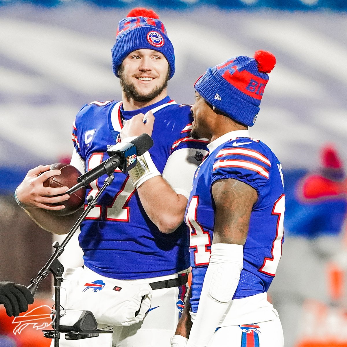 BuffaloBills's tweet photo. Find someone who looks at you the way @stefondiggs looks at @JoshAllenQB.

#GoBills | #BillsMafia https://t.co/3PLFwYSXQm