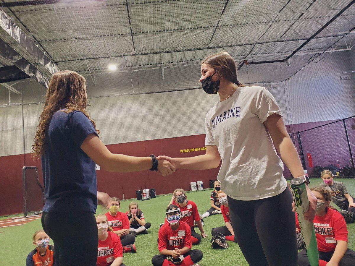KyrahD19's tweet photo. THANK YOU for everyone who showed up for the first day of camp today! it’s a great day helping young athletes get ready for college camps and the recruiting process. Can’t wait to see you all on Wednesday!! #startthemyoung 🥎🥎🥎🥎 https://t.co/ud0fd7JG70