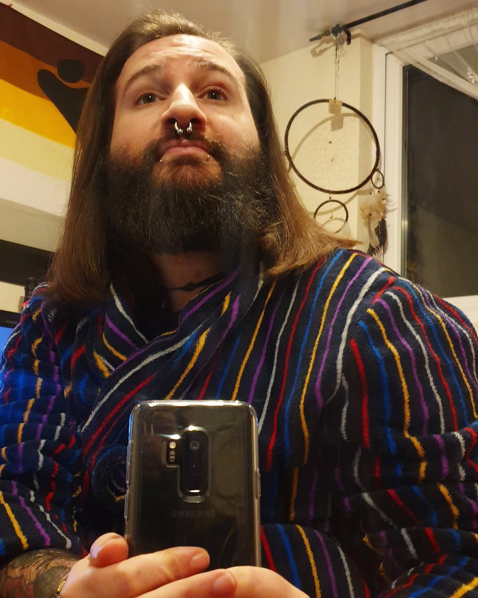 PIRITE_'s tweet photo. 8.30pm ๐
Ohh if only i could show this to my 19 years old self!!
.
.
#beardedpiercedgay #gayuk #gayguyswithtattoos #gayitaly #piercedface #alternativegayguys #longhairedmen #gown #beardedmen #beard #tattoos #gayprideflag (well it is the bear version lol) #londoners #readytobed https://t.co/fobrKCDlwh