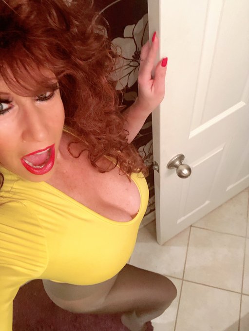 I have my Steelers yellow too on and my Wolford neon 40 #pantyhose  #bigboobs #redhead #milf next gonna<a href="/tag/redhead"class="tags"><span>#redhead</span></a><a href="/tag/bigboobs"class="tags"><span>#bigboobs</span></a><a href="/tag/milf"class="tags"><span>#milf</span></a><a href="/tag/pantyhose"class="tags"><span>#pantyhose</span></a>