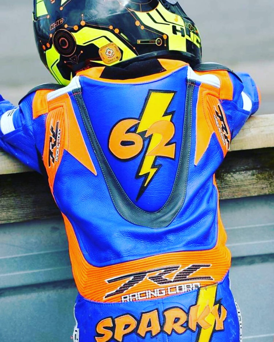 sparks_62's tweet photo. Is the pandemic over yet? So I can go back to riding my bike ๐๐จโก#missingracing #COVIDsucks #kidswhorace #motorbike #motorsport #minibike #metrakit #kidz #kidswhoracemotorbikes https://t.co/ISZ7Ie6xZ0
