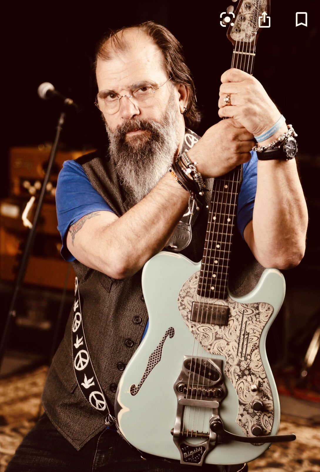 Happy birthday to Steve Earle. 