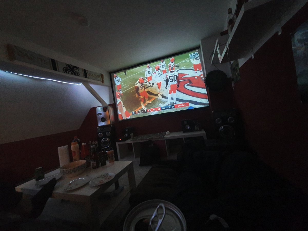 Chicken Wings, Softdrinks und #ranNFL ... was gibs im Lockdown besseres

Who dat!!!

#ranNFLsuechtig #Saints #Icke #whodat #pro7 #lockdown #chiefsvsbrowns