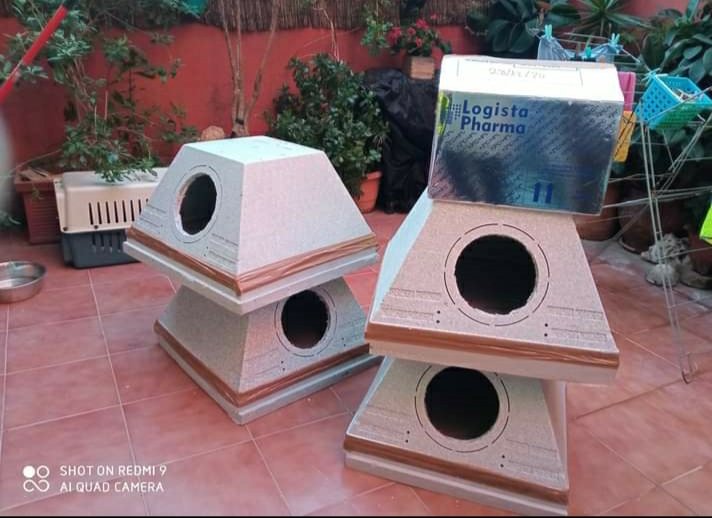 Con esta ola de frío, hace unos días estábamos buscando materiales para proteger a los gatos del frío. Finalmente conseguimos encontrar poliespan.
Este es el resultado.

#𝗦𝗢𝗦𝗕𝗗𝗡#