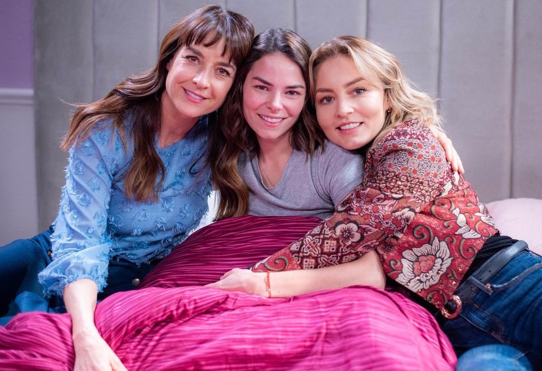 susyfansbr's tweet photo. Fotos de Susy e equipe de “Império de Mentiras” publicadas por Angelique Boyer no Instagram. https://t.co/yzNkq3Ezb8
