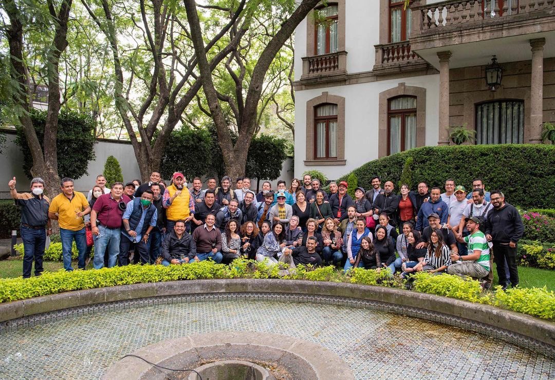 susyfansbr's tweet photo. Fotos de Susy e equipe de “Império de Mentiras” publicadas por Angelique Boyer no Instagram. https://t.co/yzNkq3Ezb8