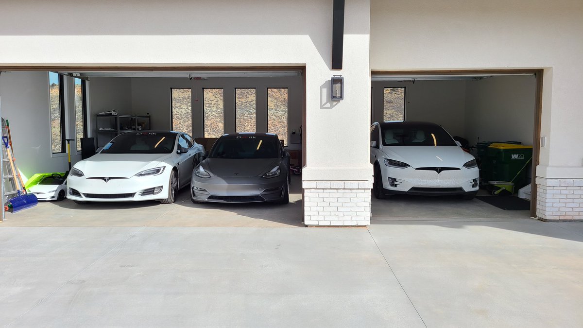 teslainventory's tweet image. Who doesn't like having S3X in their garage? 😏