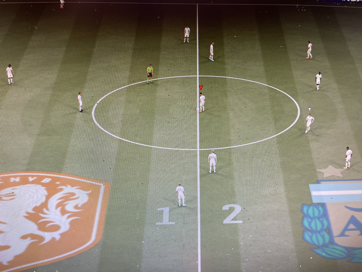 Miggell's tweet photo. @EAHelp how am I supposed to play a game when both teams are in complete white jerseys. Nice job in WL https://t.co/rp8aFobVIx