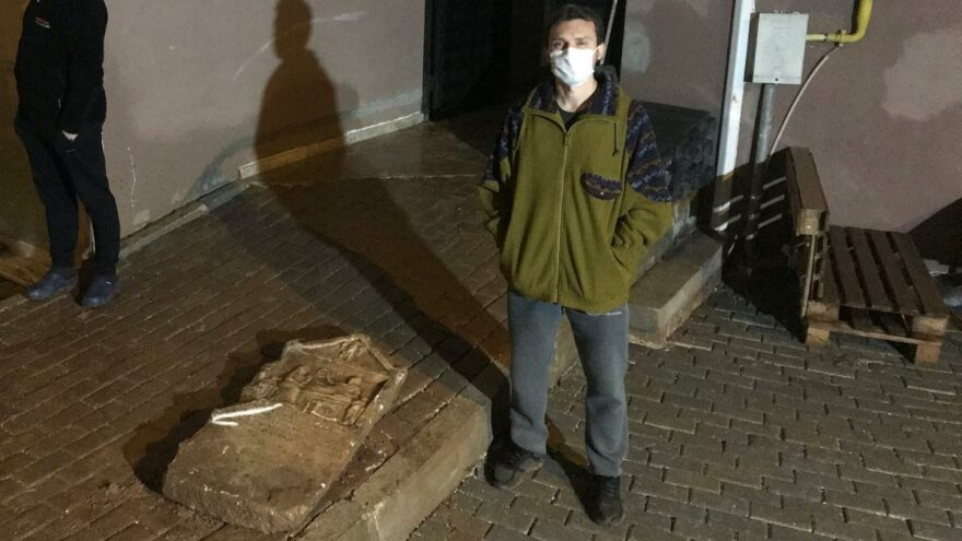 Ancient_MidEast's tweet photo. Accidental discovery

Young man working from home in in Bursa, Turkey, glancing at a nearby construction from his balcony, discovered &amp; saved a Roman stele https://t.co/mU5tEBp90r