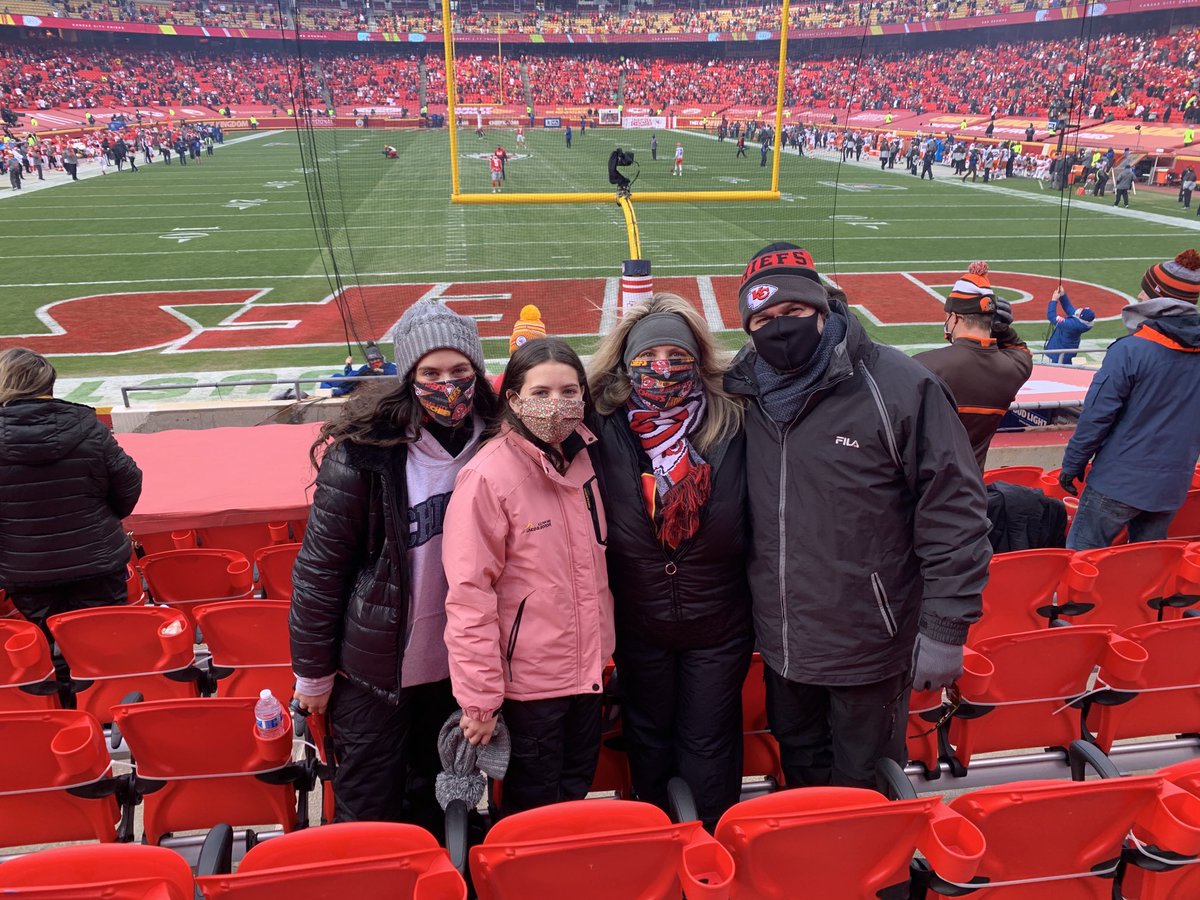 sable327's tweet photo. Go Chiefs!!! Loving this day, view &amp; game!! #ChiefsKingdom #RunitBack #CornerstonesofCare  #PatrickMahomes https://t.co/EFg4VIiXC3