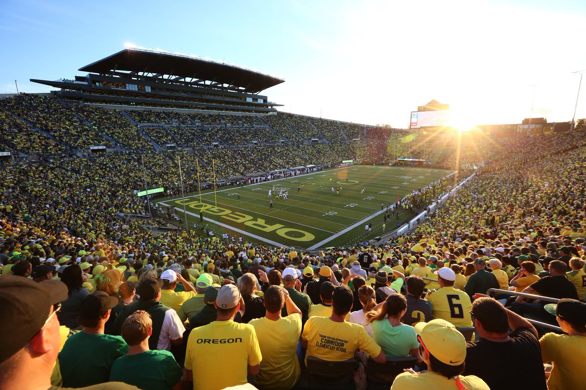 gmaxcruz's tweet photo. I am super excited to announce that I was admitted to the University of Oregon Lundquist College of Business and have earned the opportunity to continue my football career at Oregon! GO DUCKS! https://t.co/uype80Sy0F