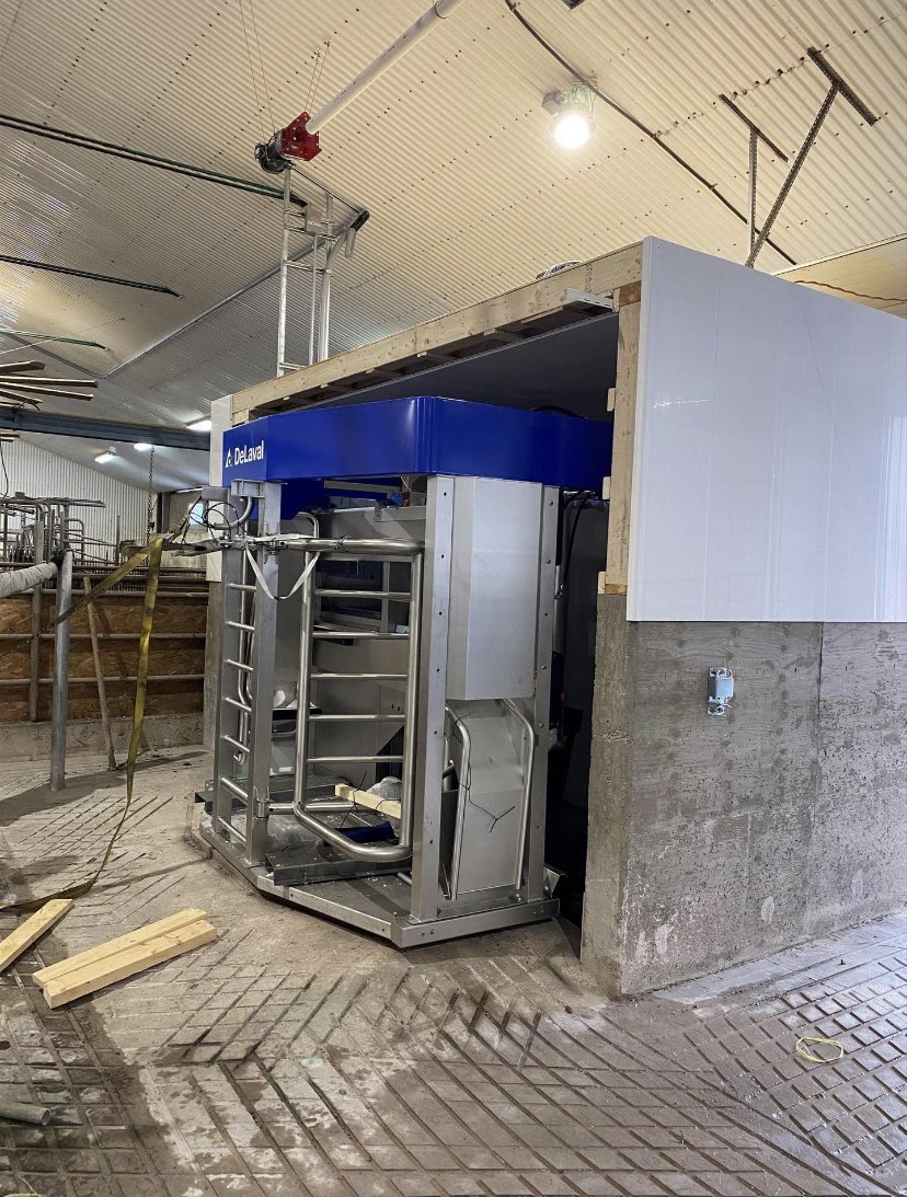 olive4594's tweet image. So this happen last week, going to be a few more weeks of work yet before the excitement starts here at Sunrise.#milkingrobot #delavalvms310 @jeff_greening